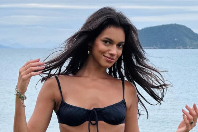 Alane Dias posa de biquíni em Búzios e Francisco Gil elogia: 'Bonita que dói'