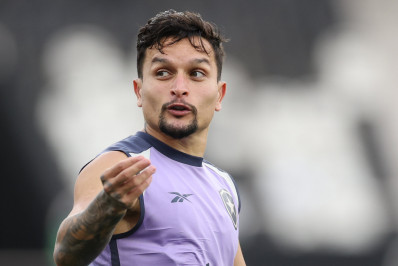 Artur desfalca o Botafogo no jogo diante do Corinthians