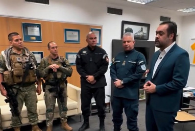 Grupo de 26 policiais do Bope receberá bônus de R$ 5 mil por fuzil apreendido