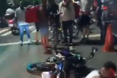 Menina e padrasto são atropelados por moto na saída de shopping na Zona Norte