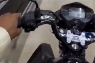 Vídeo: homem dá 'rolezinho' de moto em mercado de Minas Gerais; veículo é apreendido