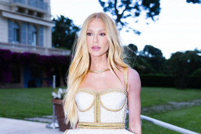 Marina Ruy Barbosa explica ombros roxos durante evento em Cannes