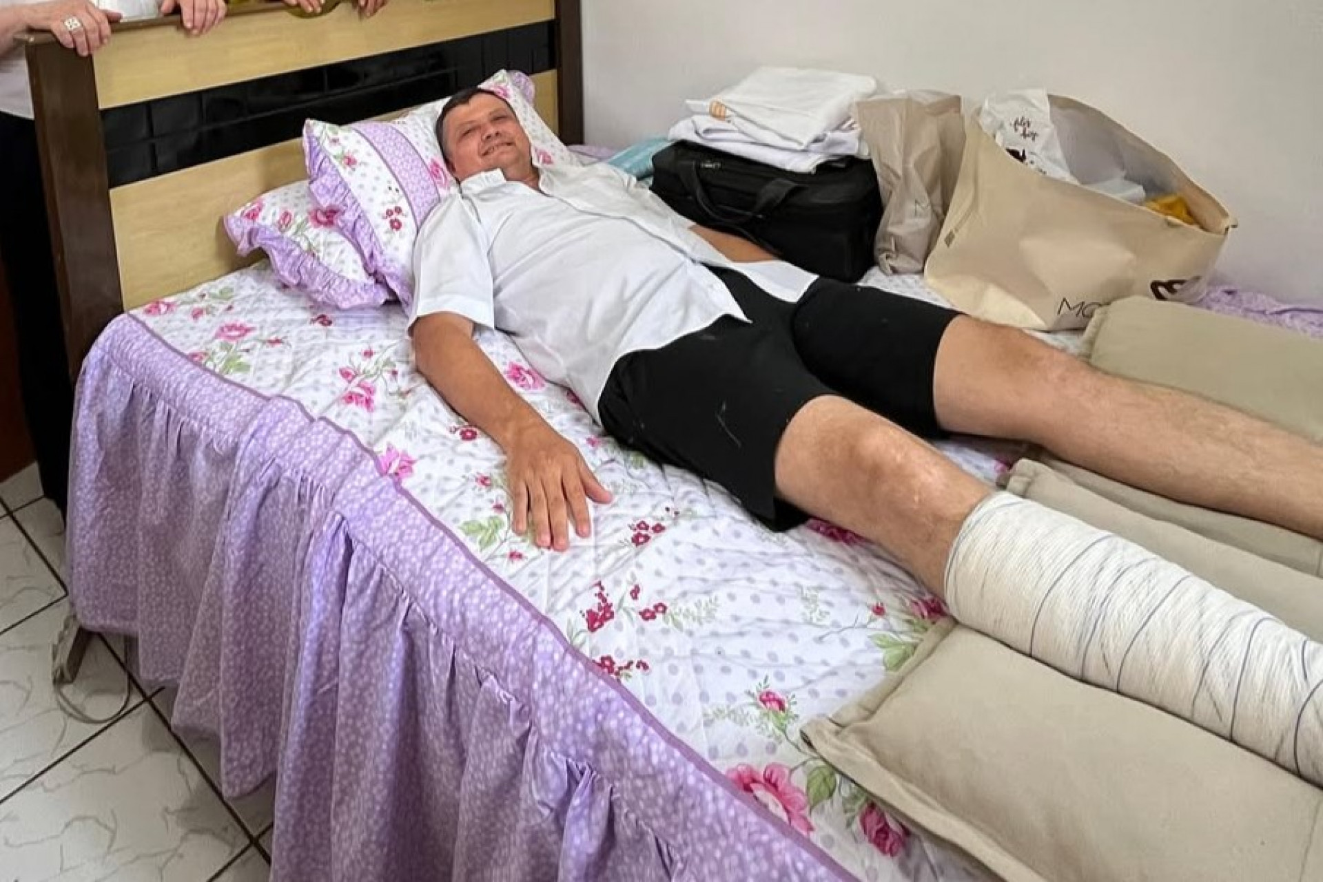 Padre é encontrado preso em telhado depois de ficar um dia desaparecido