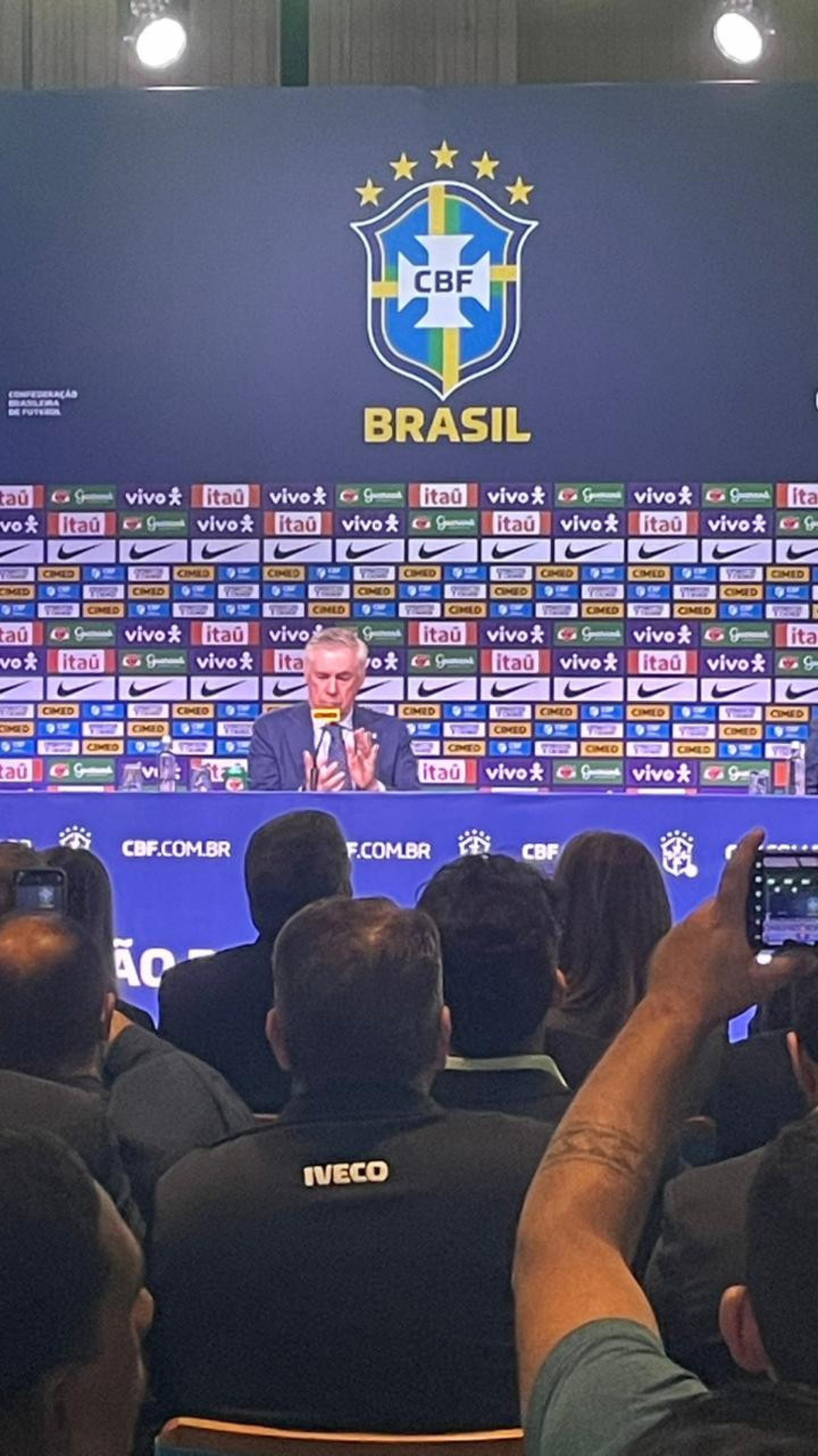 Carlo Ancelotti foi apresentado como novo técnico da seleção brasileira