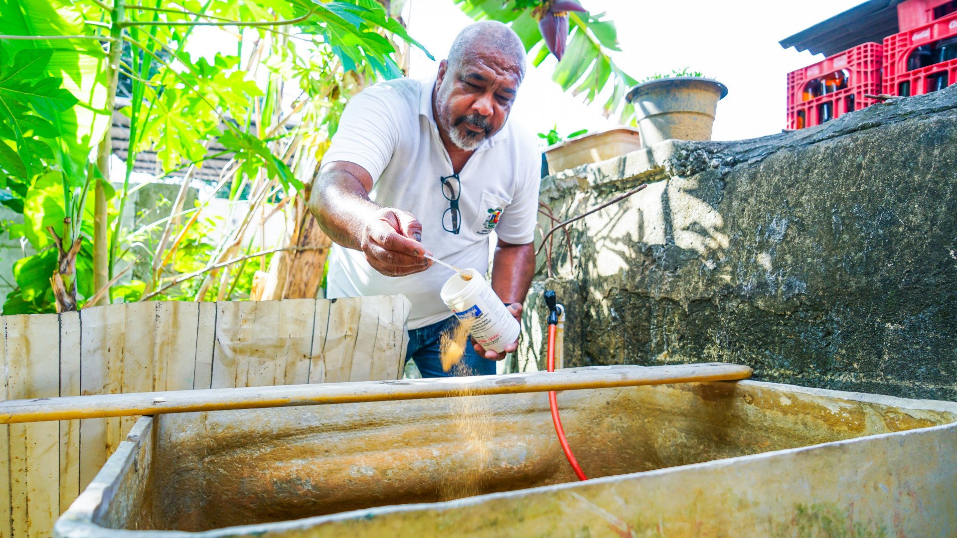 A ação de combate às endemias no Morro Santa Helena integra o programa Transforma Meriti: Meu Bairro de Cara Nova na cidade - PMSJM