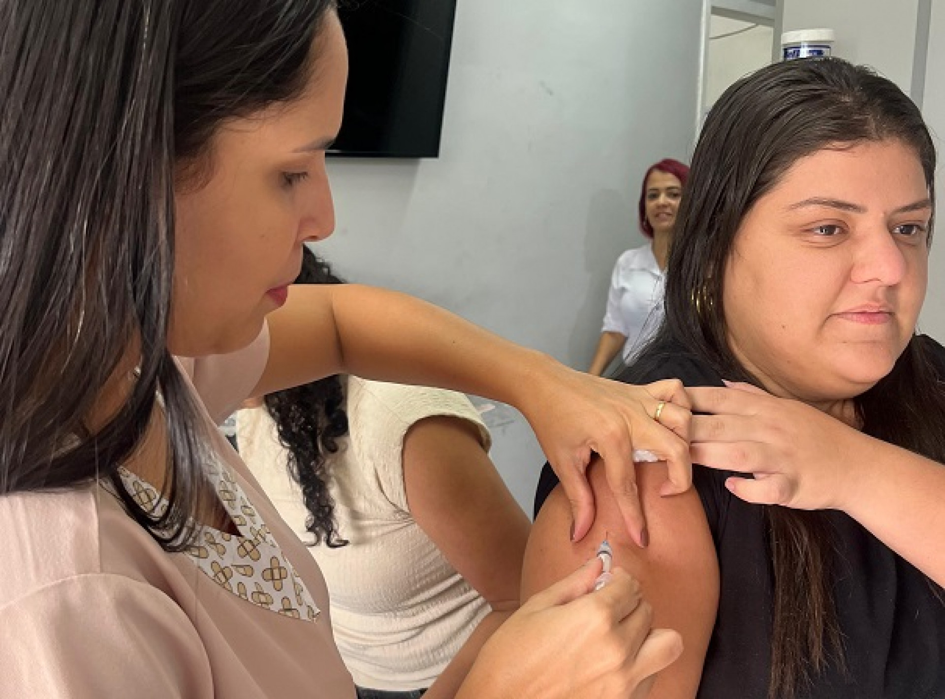 Para receber o imunizante os servidores dever&atilde;o apresentar identidade com foto, caderneta de vacina&ccedil;&atilde;o, cart&atilde;o do SUS ou CPF - Divulga&ccedil;&atilde;o / PMJ