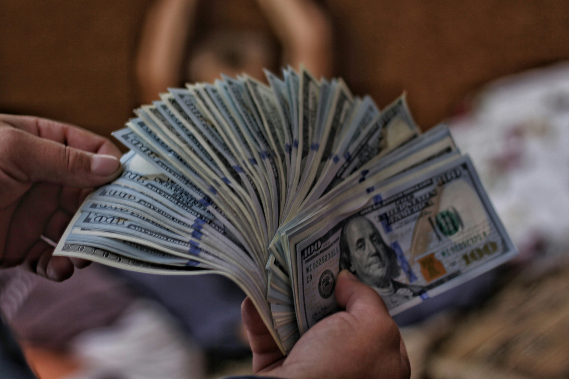 Brasil tem déficit nas contas externas de US$ 1,8 bilhão em abril