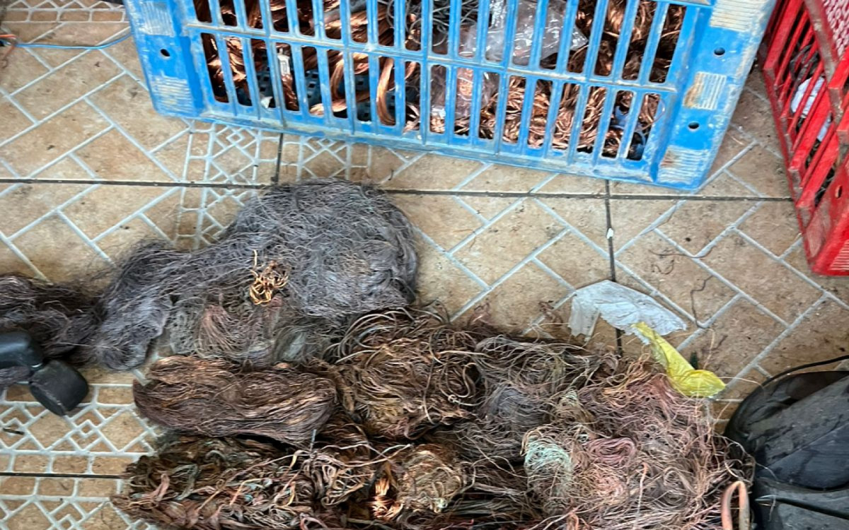 Ferro-velho n&atilde;o tinha alvar&aacute; de funcionamento e Cadastro de Estabelecimento de Reciclagem (CER)