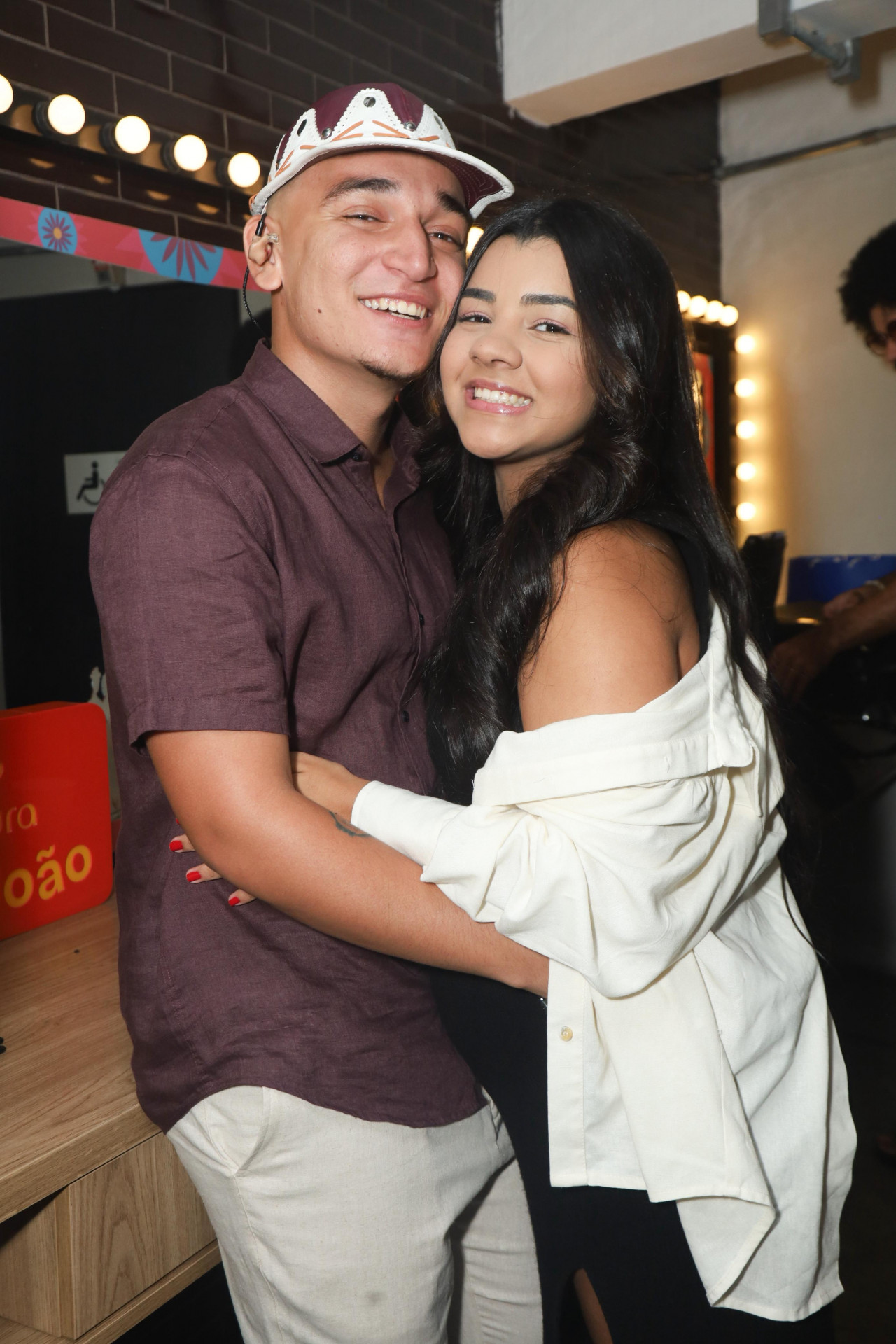 Ary Mirelle prestigia a turnê do marido, João Gomes