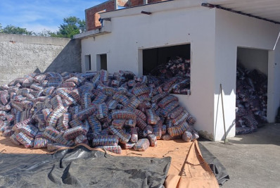 PM recupera carga de 2,5 toneladas de feijão em Queimados