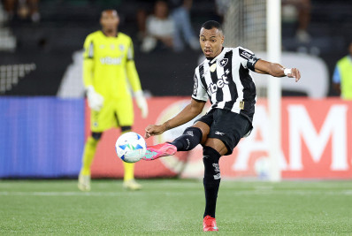 Marlon Freitas exalta 'Família Botafogo' e relembra final da Libertadores: 'Fizemos de novo'