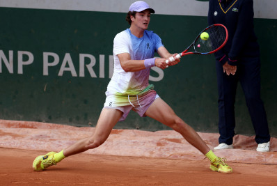 João Fonseca massacra polonês na estreia e avança em Roland Garros