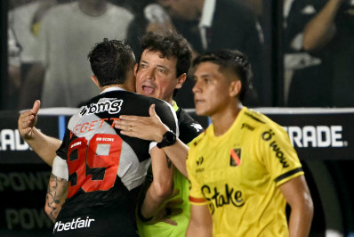 Vegetti vê Vasco se encaixando com Diniz: 'Se seguir assim, não tem como dar errado'