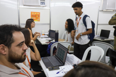 Prefeitura Móvel atende mais de 460 pessoas no Horto do Fonseca