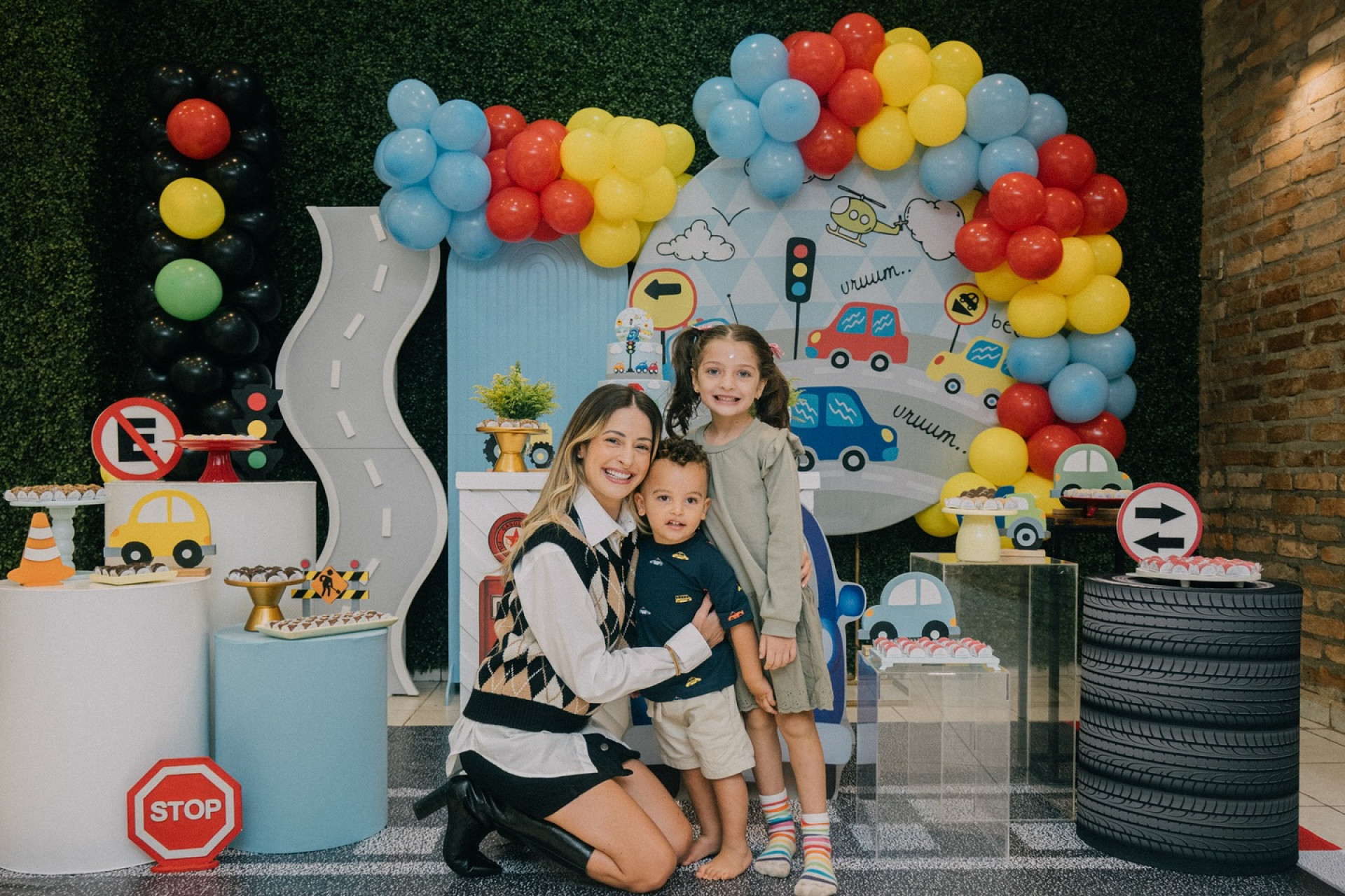 Tamy Contro com os filhos, Marieva e Otto - Reprodução/Instagram