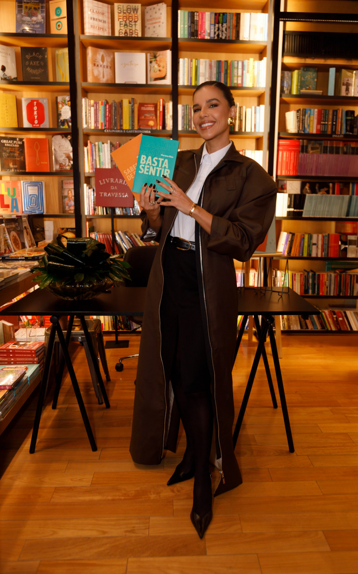 Mariana Rios lança dois livros 