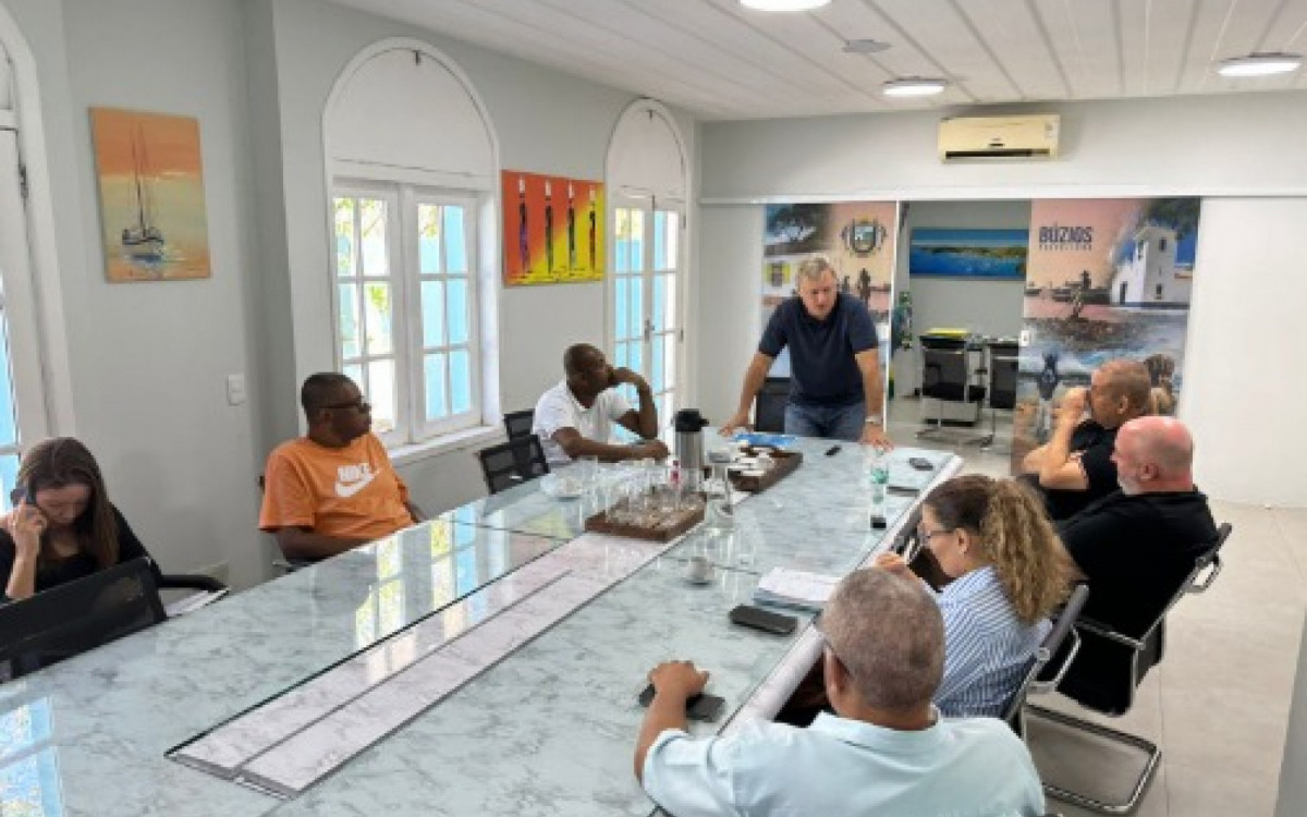 Prefeito Alexandre Martins (REP), se reúne com representantes da concessionária Prolagos