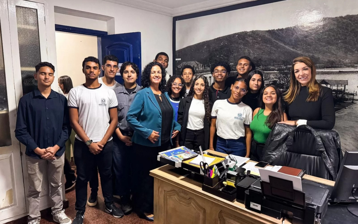 Parlamento Juvenil recebe capacitação com servidores