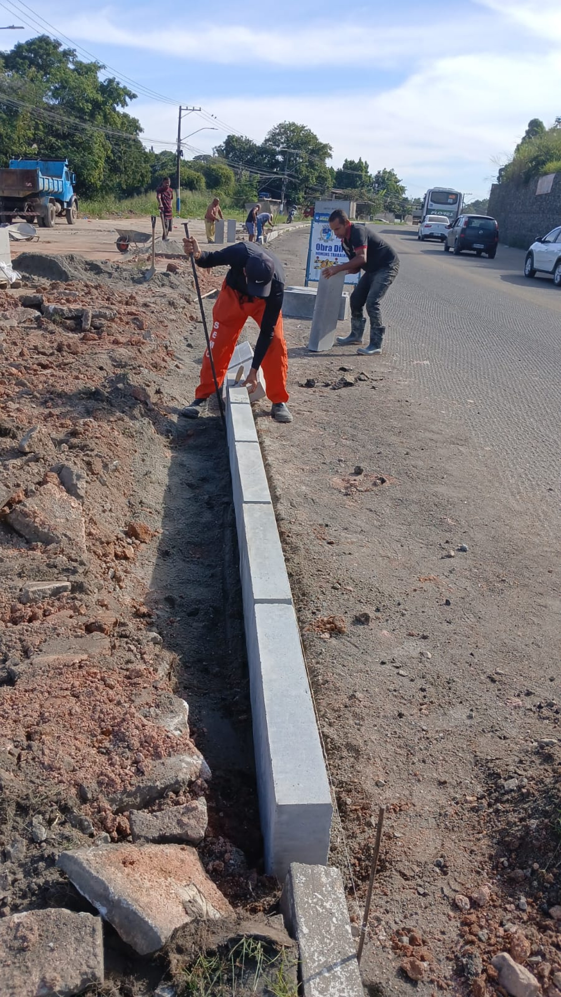 A a&ccedil;&atilde;o a Prefeitura colocou meios?fios na Avenida Carvalhaes, no Centro - PMBR / Divulga&ccedil;&atilde;o