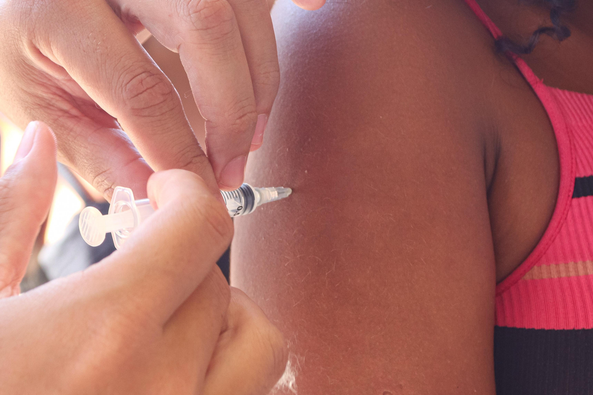 A vacina contra a gripe est&aacute; liberada para todo o p&uacute;blico com mais de seis mese - Jean Carlos / PMBR