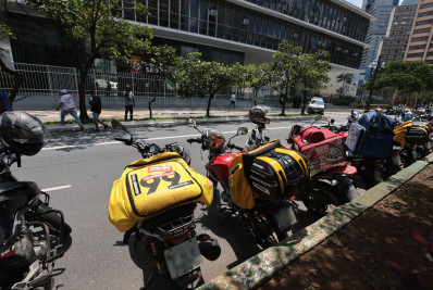 Lula diz que anunciará linha de crédito para motoboys e aumento de especialistas de saúde