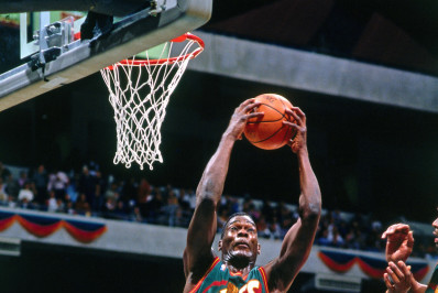 Lenda da NBA admite ter atirado em dois homens