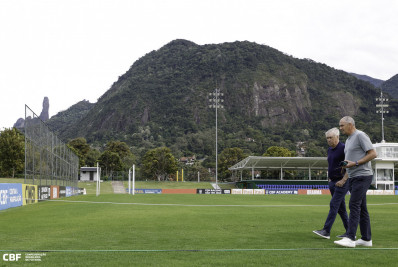 Vídeo: Ancelotti visita CT da Seleção, na Granja Comary: 'Muito bonito'