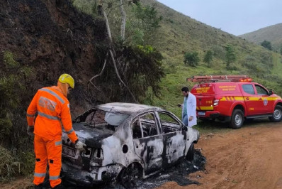 Corpo carbonizado é encontrado dentro de carro em Juiz de Fora