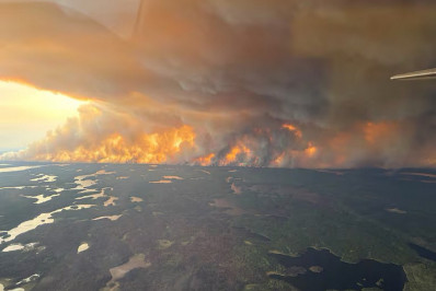 Incêndio obriga retirada de mais de 17 mil pessoas em província do Canadá