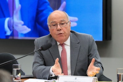 Ministro das Relações Exteriores diz que visto é decisão de cada país, ao comentar medida de Trump