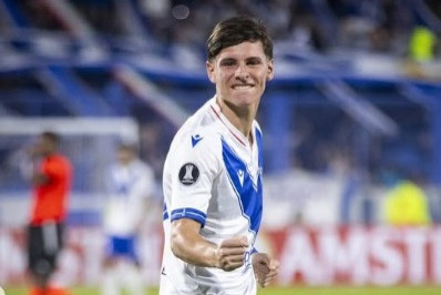 Flamengo tenta atravessar Botafogo pela contratação de meia do Vélez