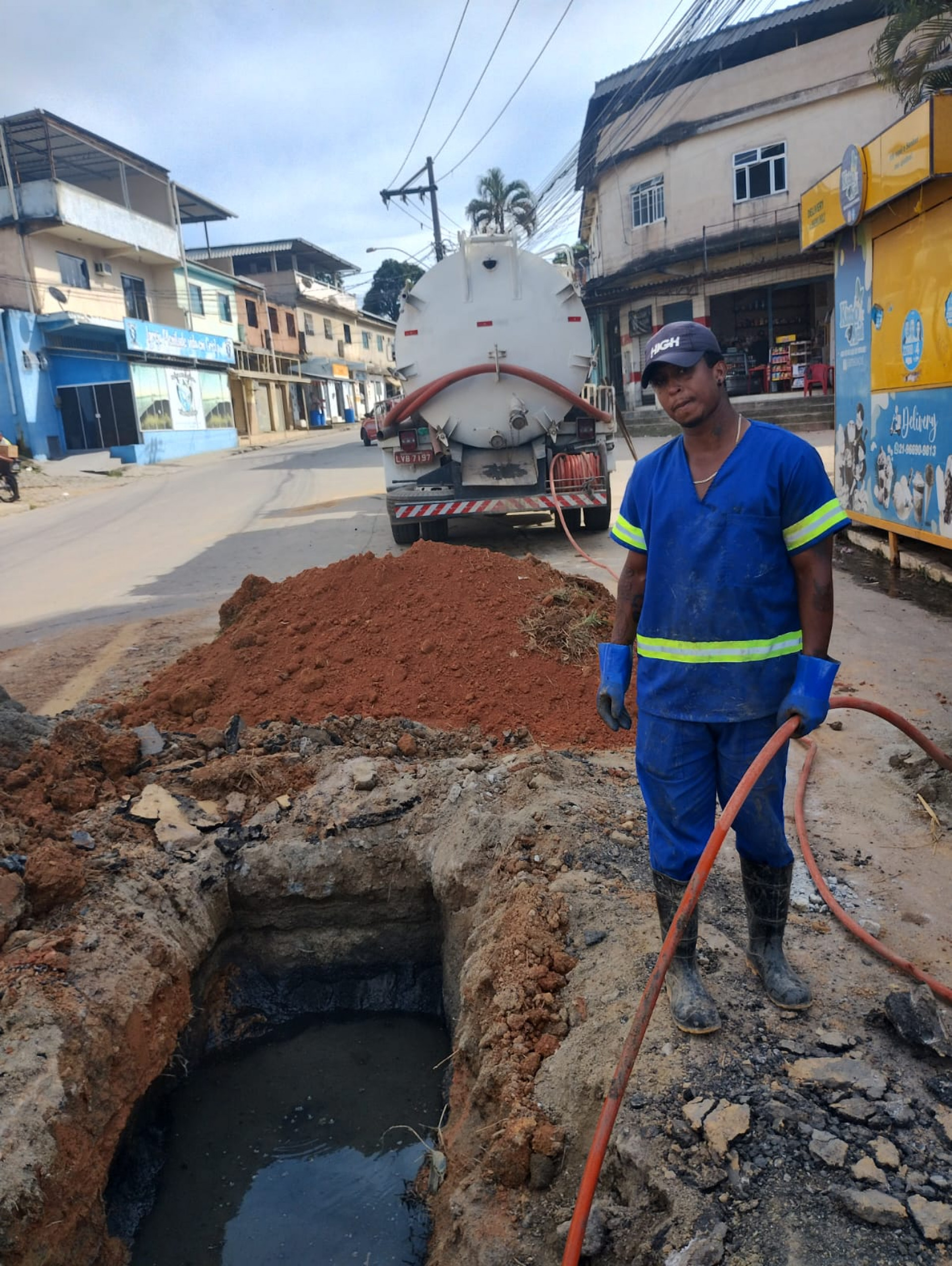 A utiliza&ccedil;&atilde;o da vacol foi importante para desobstruir esgotos em diversas ruas - PMBR / Divulga&ccedil;&atilde;o