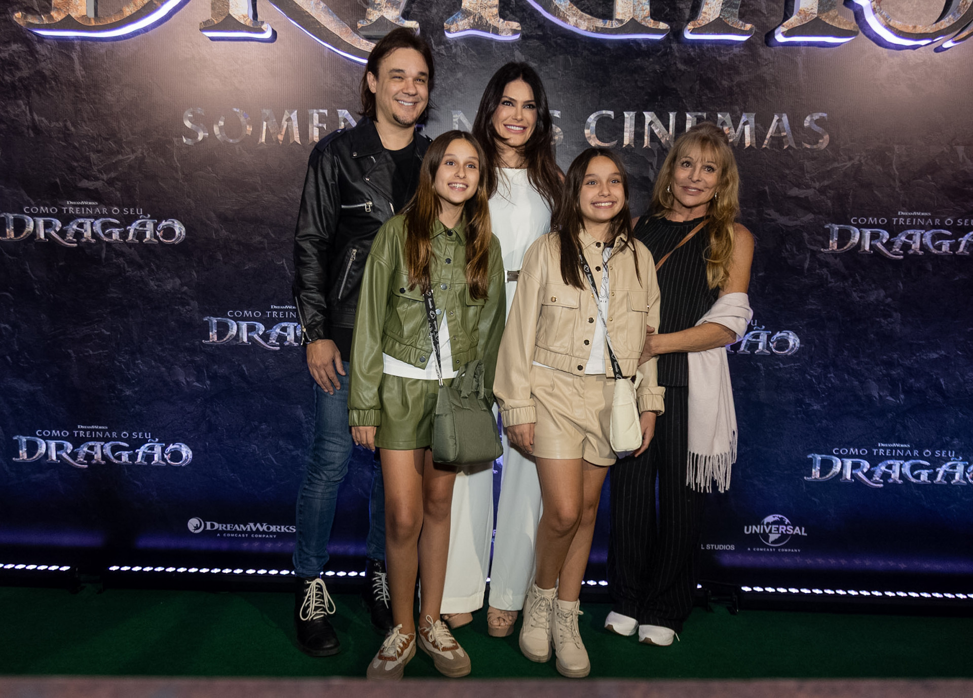 Leandro, Natalia Guimarães e as filhas gêmeas, Maya e Kiara - Clayton Felizardo/BrazilNews