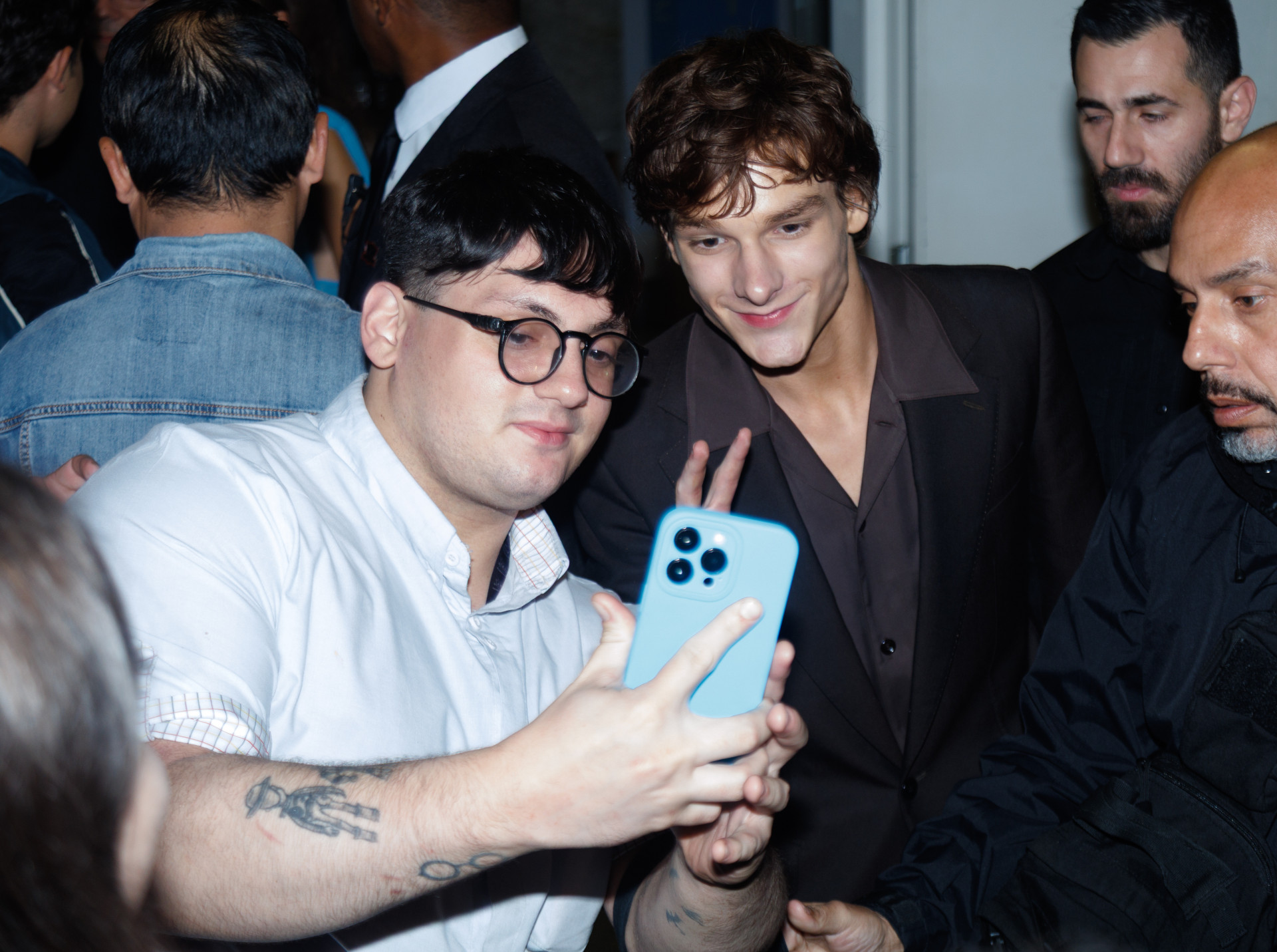 Mason Thames tira foto com fãs na pré-estreia de 'Como Treinar o Seu Dragão' - Clayton Felizardo/BrazilNews