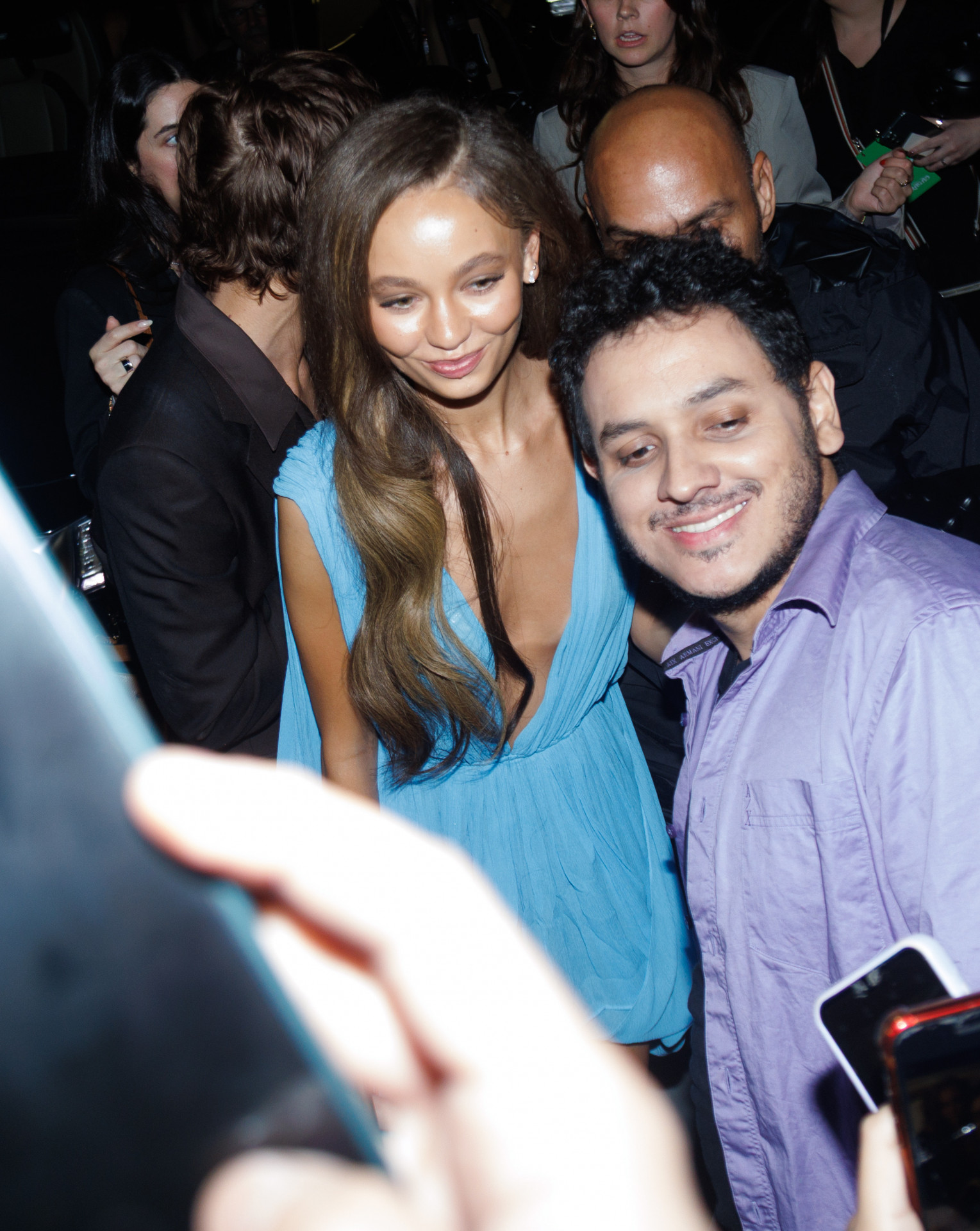 Nico Parker tira foto com fãs na pré-estreia de 'Como Treinar o Seu Dragão' - Clayton Felizardo/BrazilNews