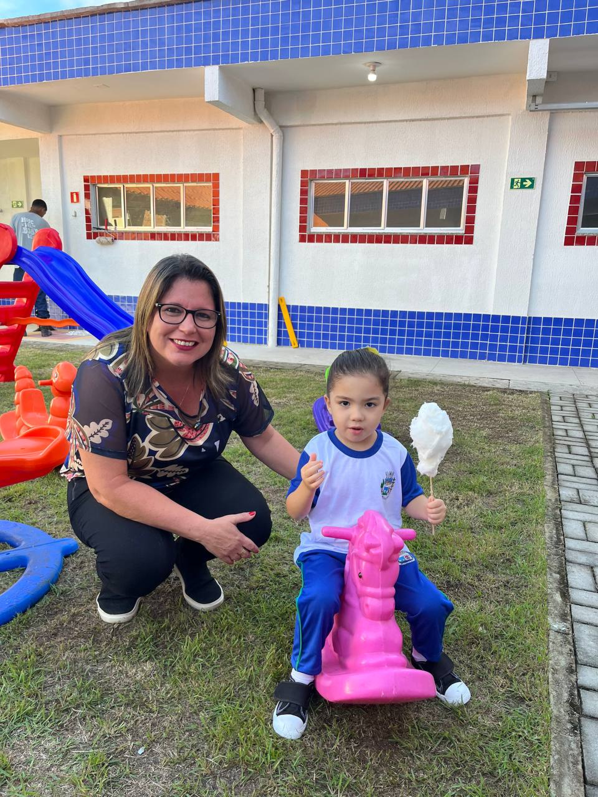 O primeiro dia de aula foi marcado por um clima acolhedor e contou com a presen&ccedil;a da secret&aacute;ria municipal de Educa&ccedil;&atilde;o, Caroline Ontiveros - Divulga&ccedil;&atilde;o / PMJ