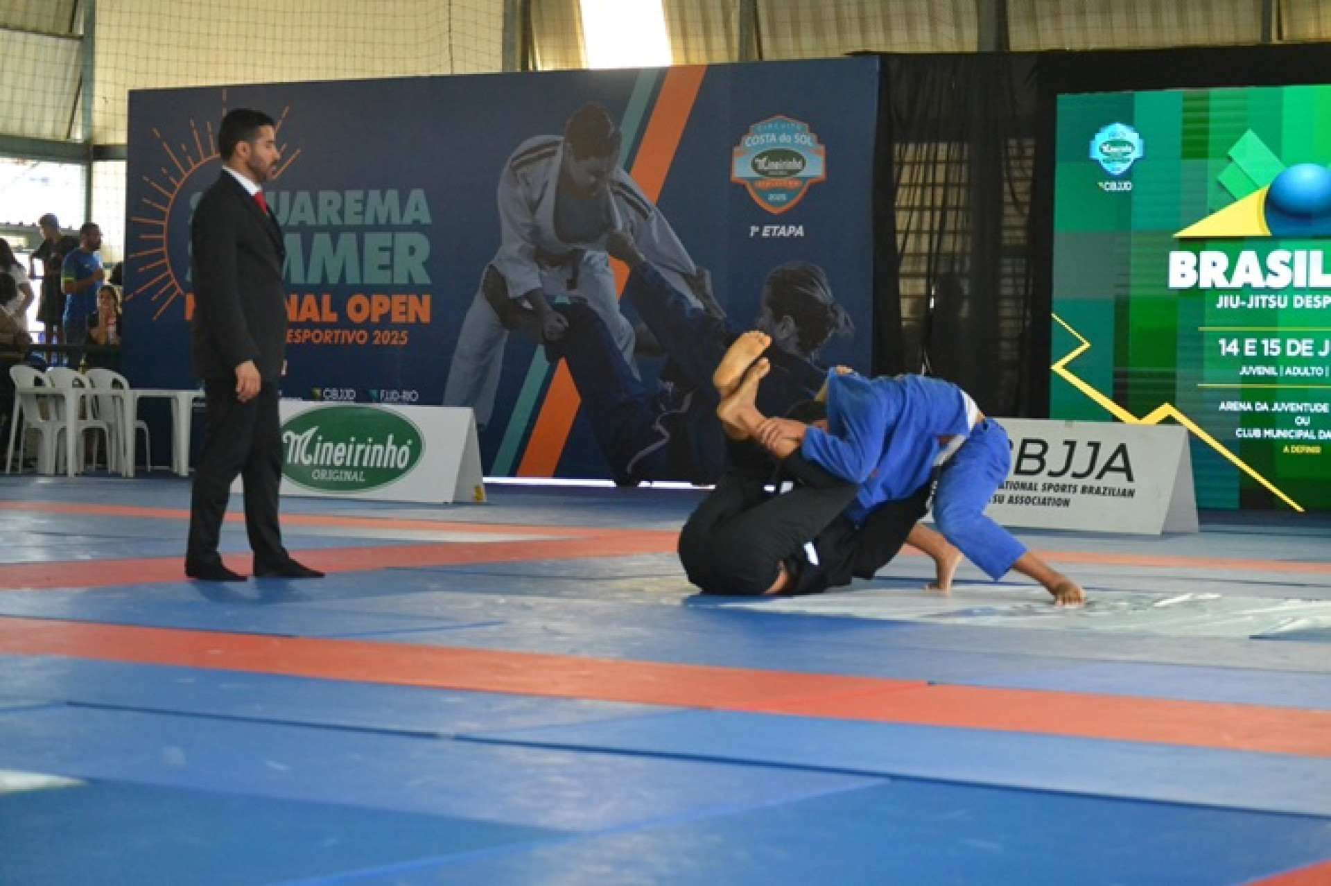 Competi&ccedil;&atilde;o em Saquarema, no Rio, reuniu grandes nomes da cena local em a&ccedil;&atilde;o   - (Foto: CBJJD)