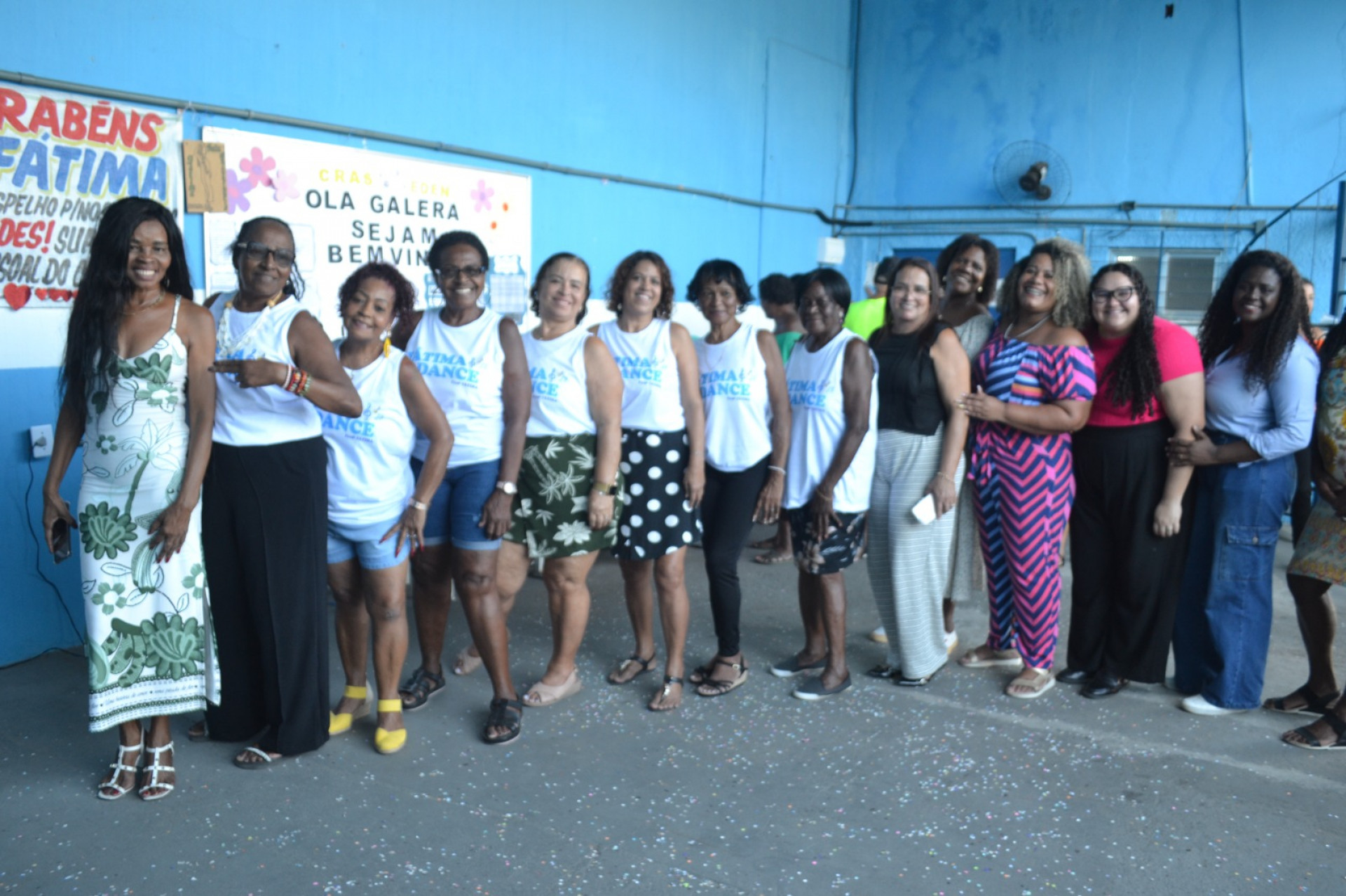 A secret&aacute;ria municipal de Assist&ecirc;ncia Social, Roberta Queiroz, junto a com equipe da unidade - Elias Nic&aacute;cio