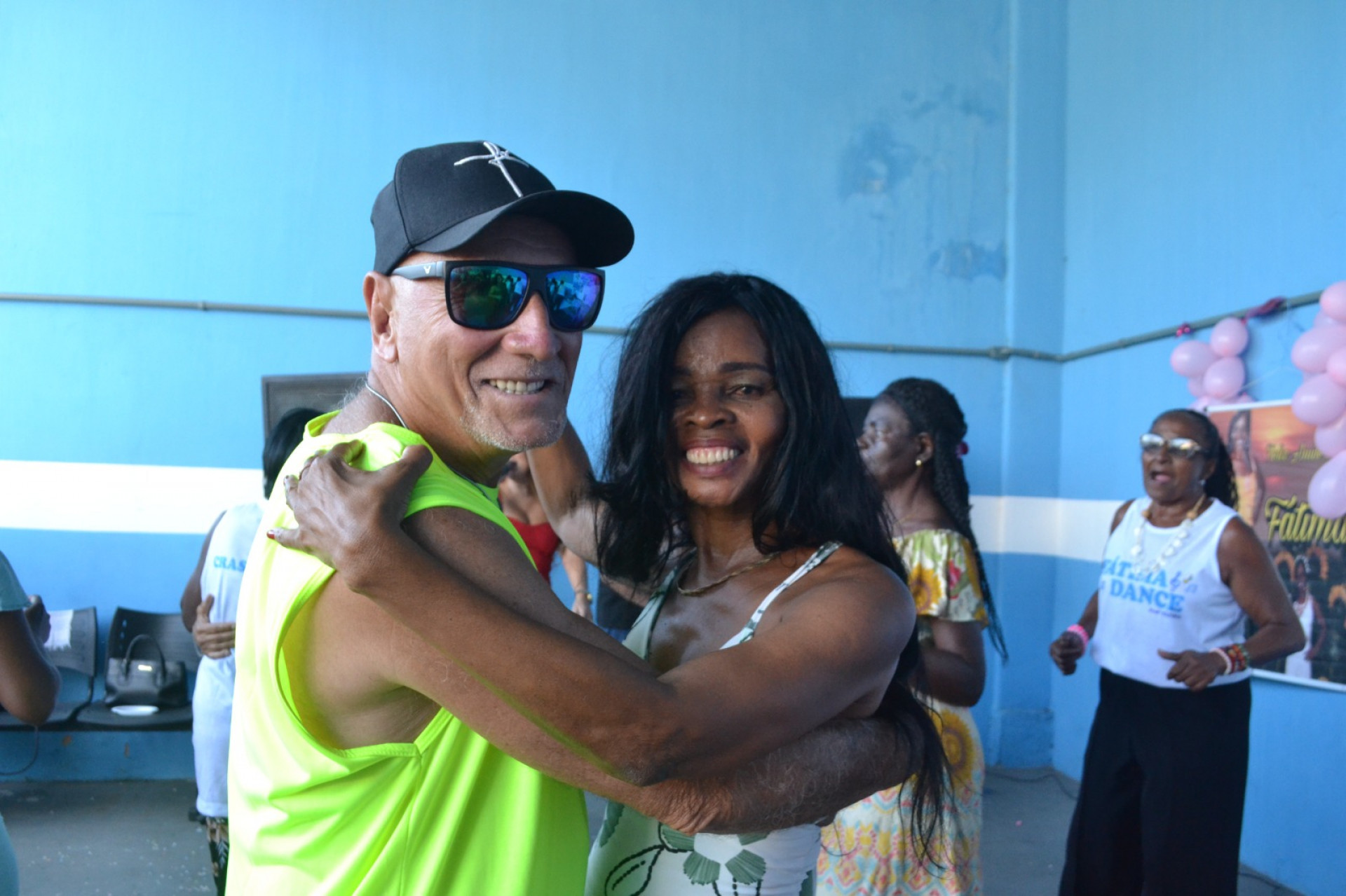 Atividade com m&uacute;sica ao vivo refor&ccedil;a os benef&iacute;cios f&iacute;sicos e emocionais da dan&ccedil;a na terceira idade em Meriti - Elias Nic&aacute;cio