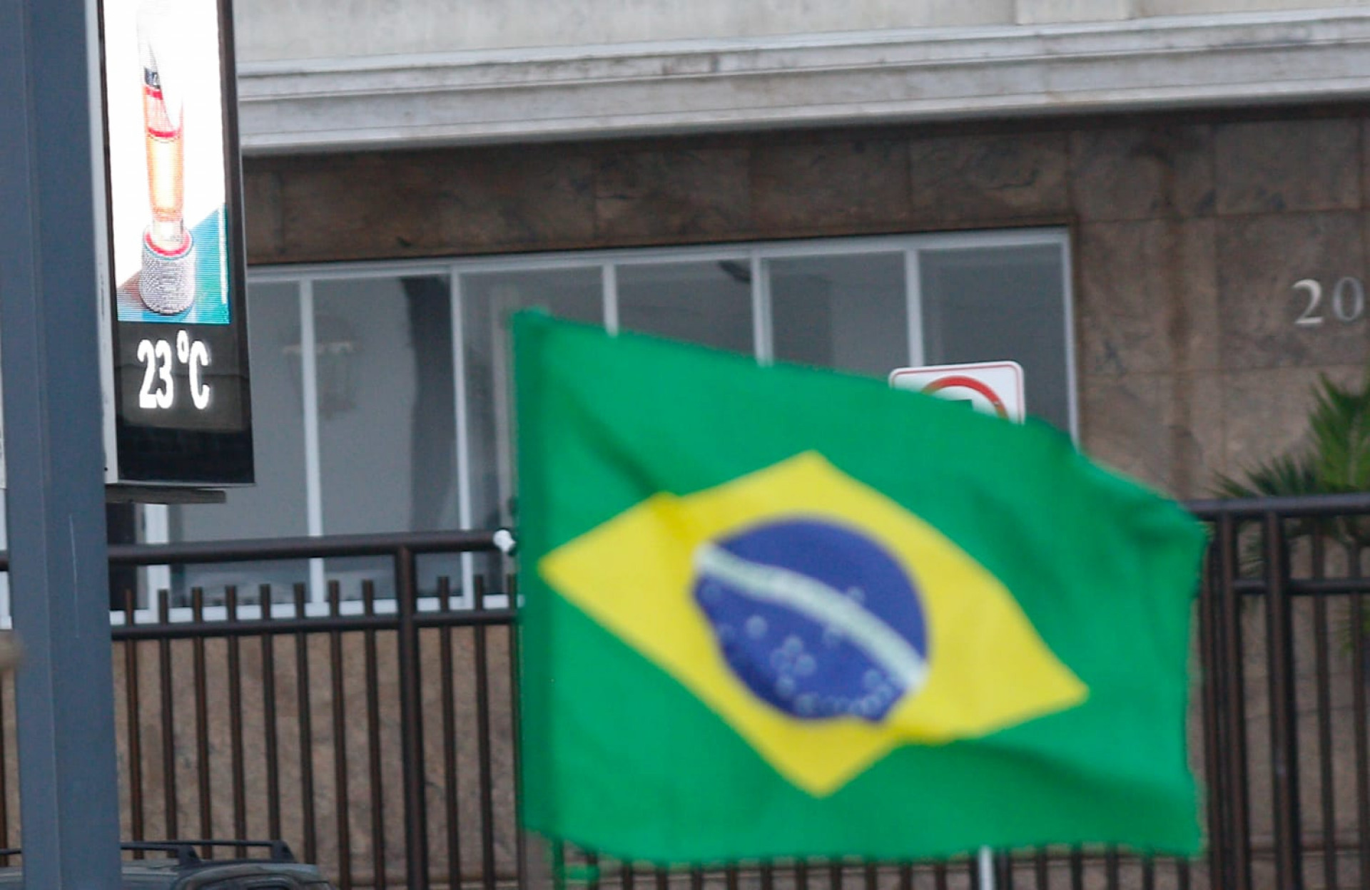 Céu fechado e vento em Copacabana refletem a virada no clima que atinge o Rio nesta semana - Érica Martin / Agência O Dia