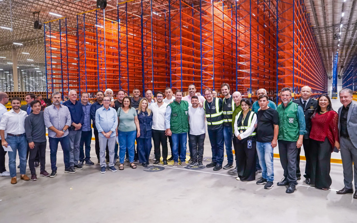 Cerimônia contou com a presença de vereadores, secretários municipais e outras autoridades