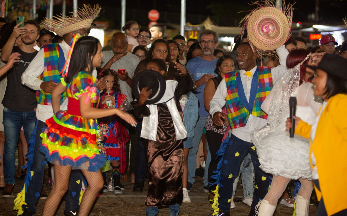 Arraiá promete aquecer o coração dos macaenses com muita música, tradição e diversão no estacionamento