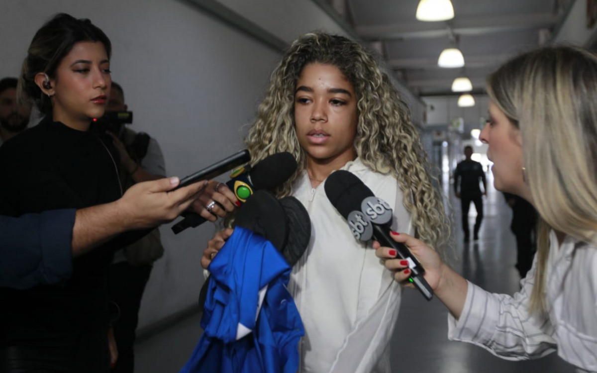 Abalada, Vivi Noronha, mulher de Poze, foi à Cidade da Polícia após a prisão do marido