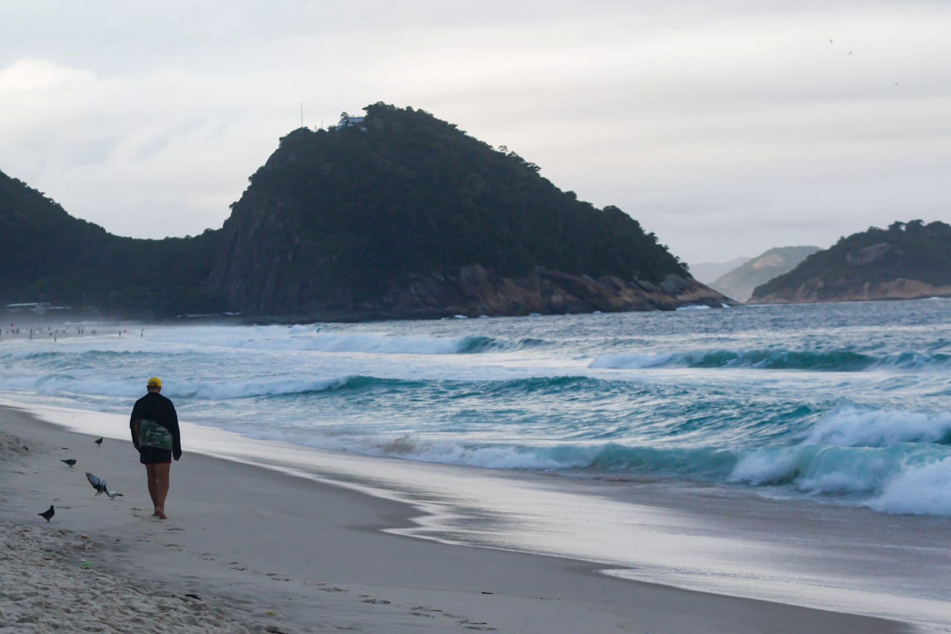 Céu fechado e vento em Copacabana refletem a virada no clima que atinge o Rio nesta semana - Érica Martin / Agência O Dia