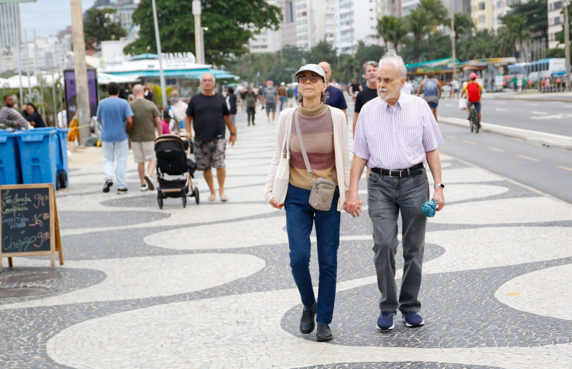 Céu fechado e vento em Copacabana refletem a virada no clima que atinge o Rio nesta semana - Érica Martin / Agência O Dia