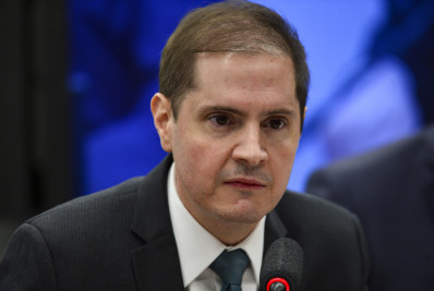 Ex-AGU confirma ao STF consulta de Bolsonaro para reverter urnas