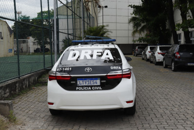 Polícia prende mulher condenada por extorsão com falsos anúncios na internet em Belford Roxo