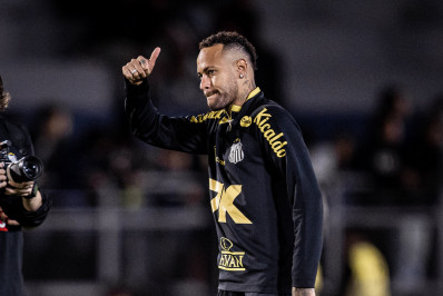 Neymar prepara férias nos EUA, mas se compromete com Santos