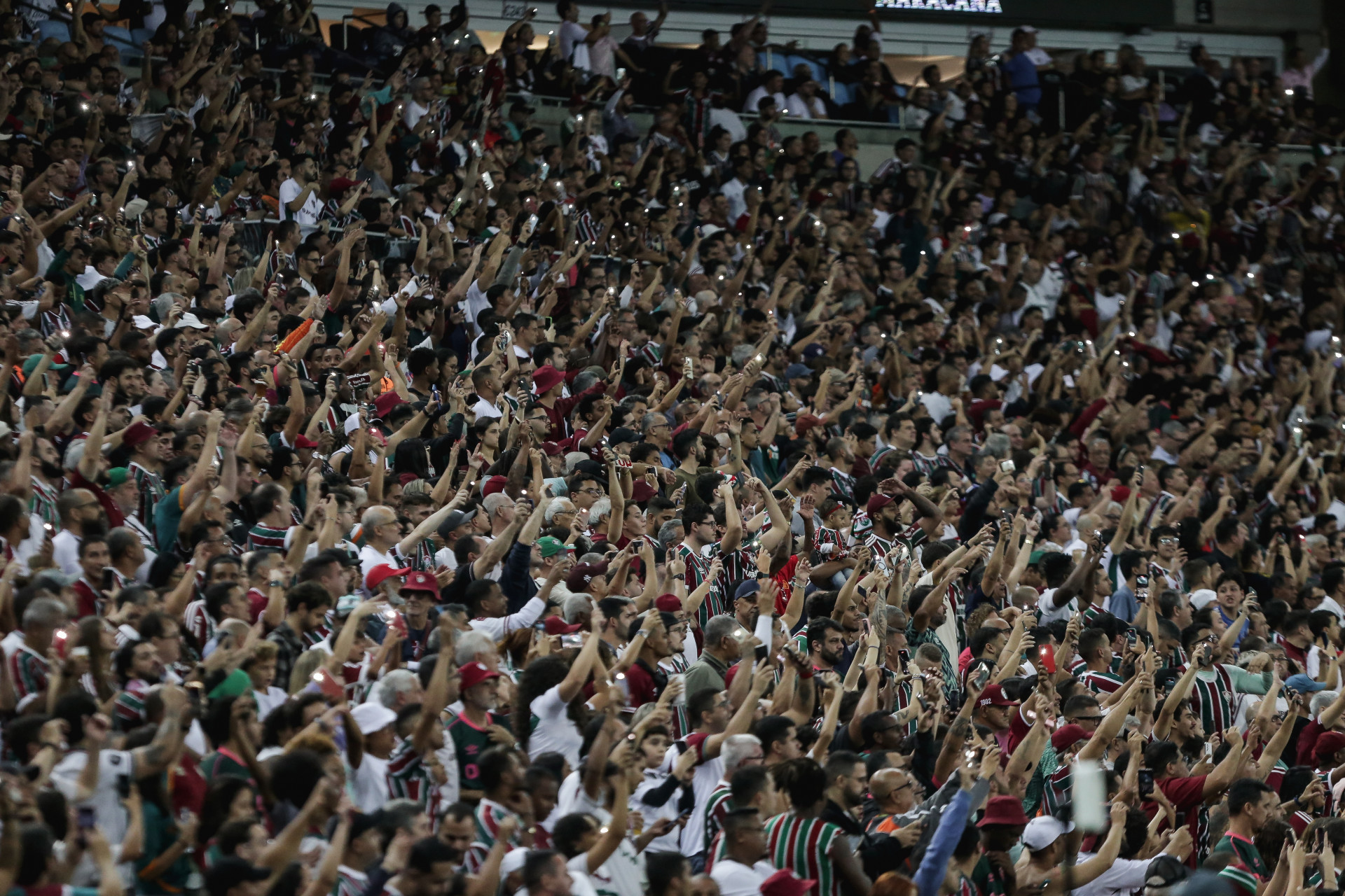 Torcida do Fluminense faz festa nas arquibancadas do Maracanã - Lucas Merçon / Fluminense FC