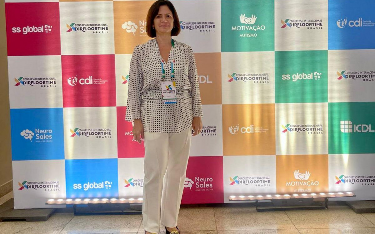 A professora Cláudia Boechat